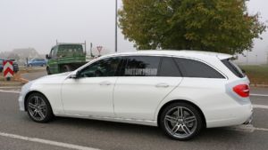 Mercedes Classe E Wagon foto spia