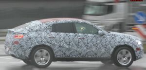 Nuovo Mercedes GLE Coupé rosso foto spia