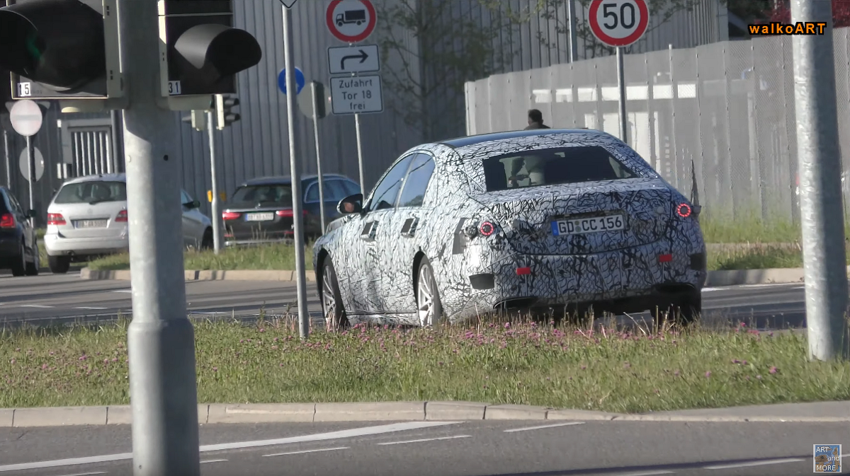Nuova Mercedes Classe S foto spia display
