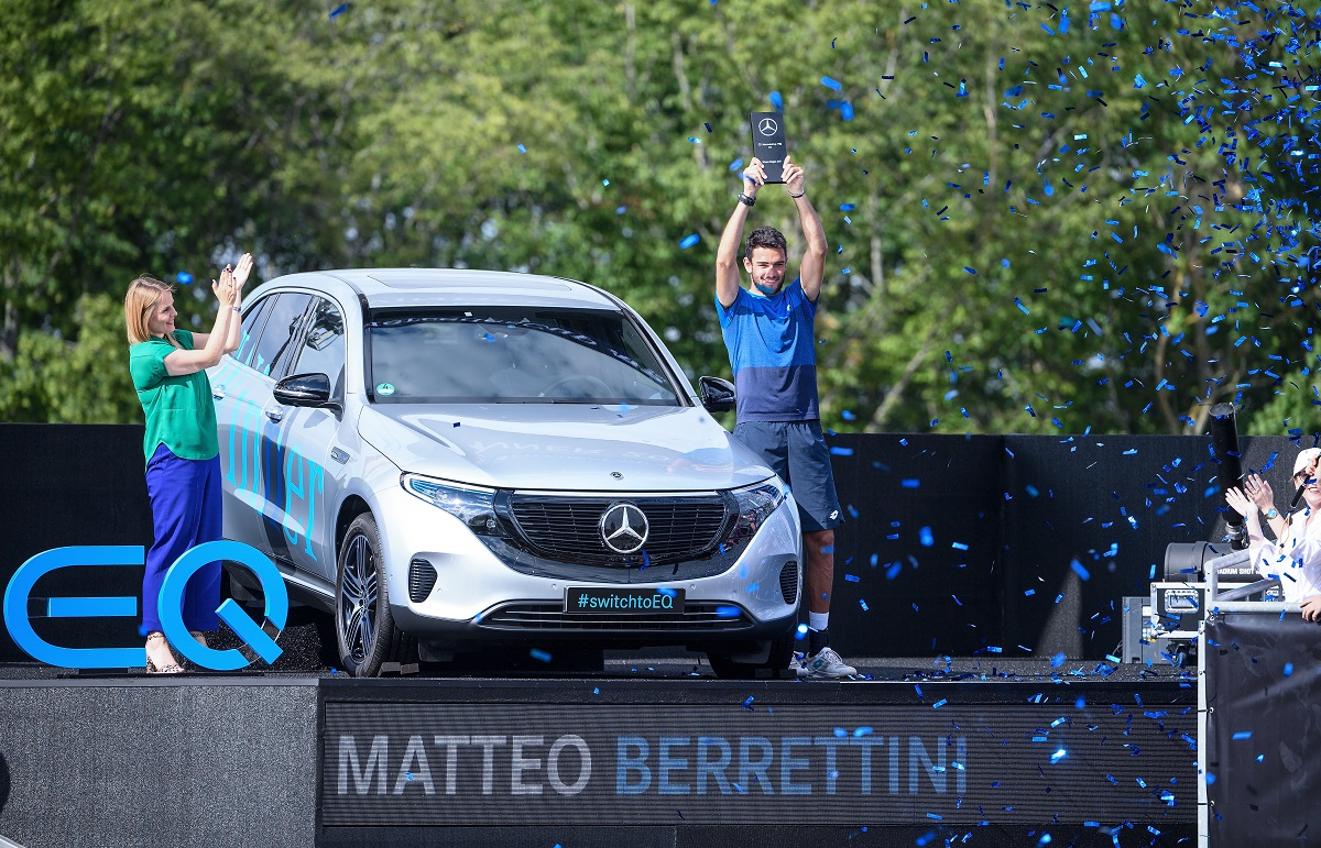 Matteo Berrettini nuovo Mercedes EQC