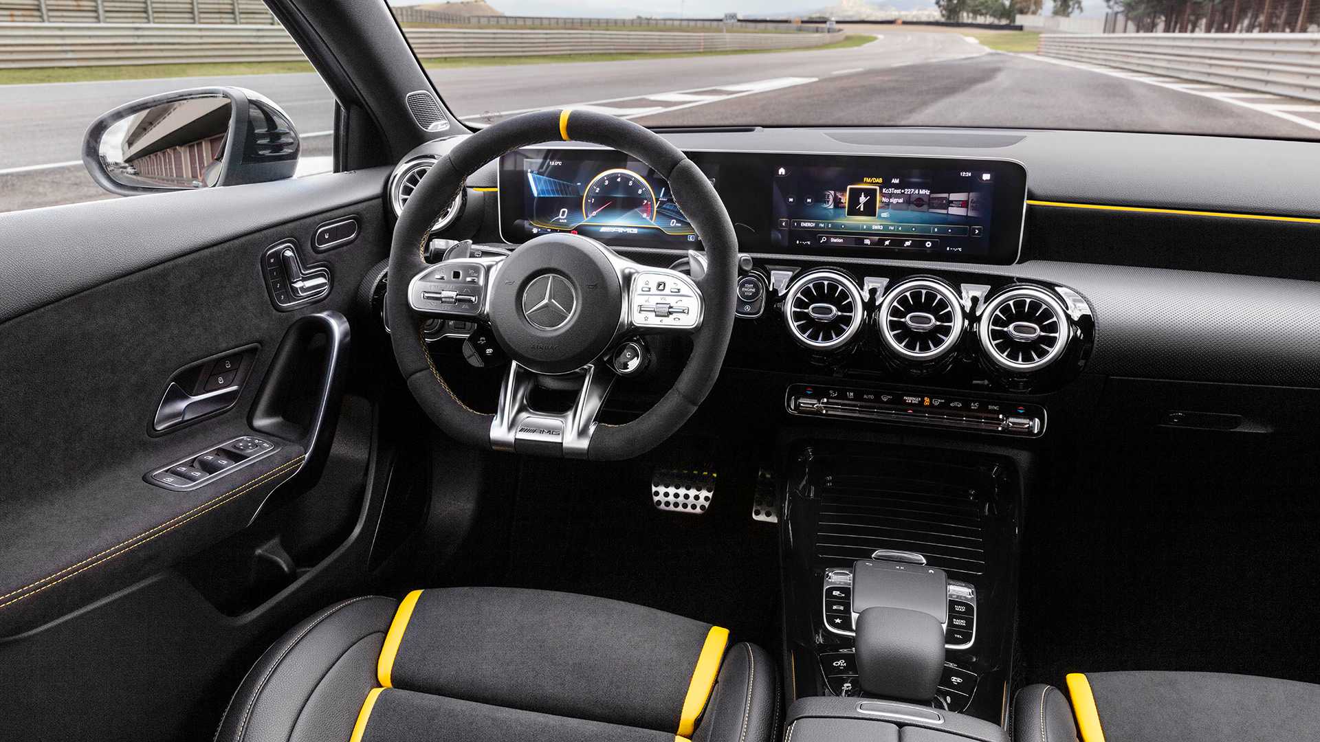 Nuova Mercedes-AMG A 45