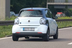 Smart EQ ForFour restyling foto spia