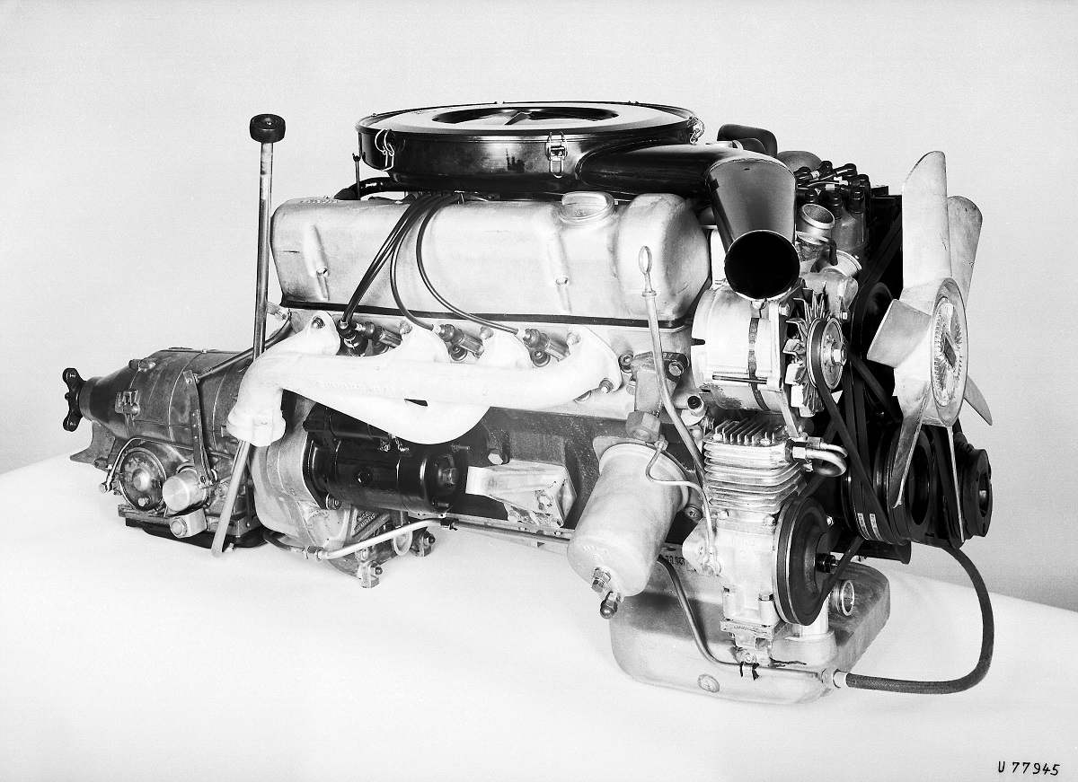 Mercedes M 116 motore