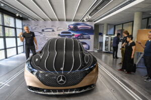 Mercedes Vision EQS centro stile
