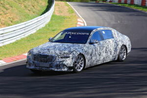 Mercedes-Maybach Classe S 2021 Nurburgring foto spia