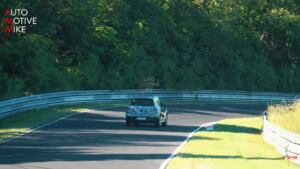 Mercedes EQB foto spia Nurburgring