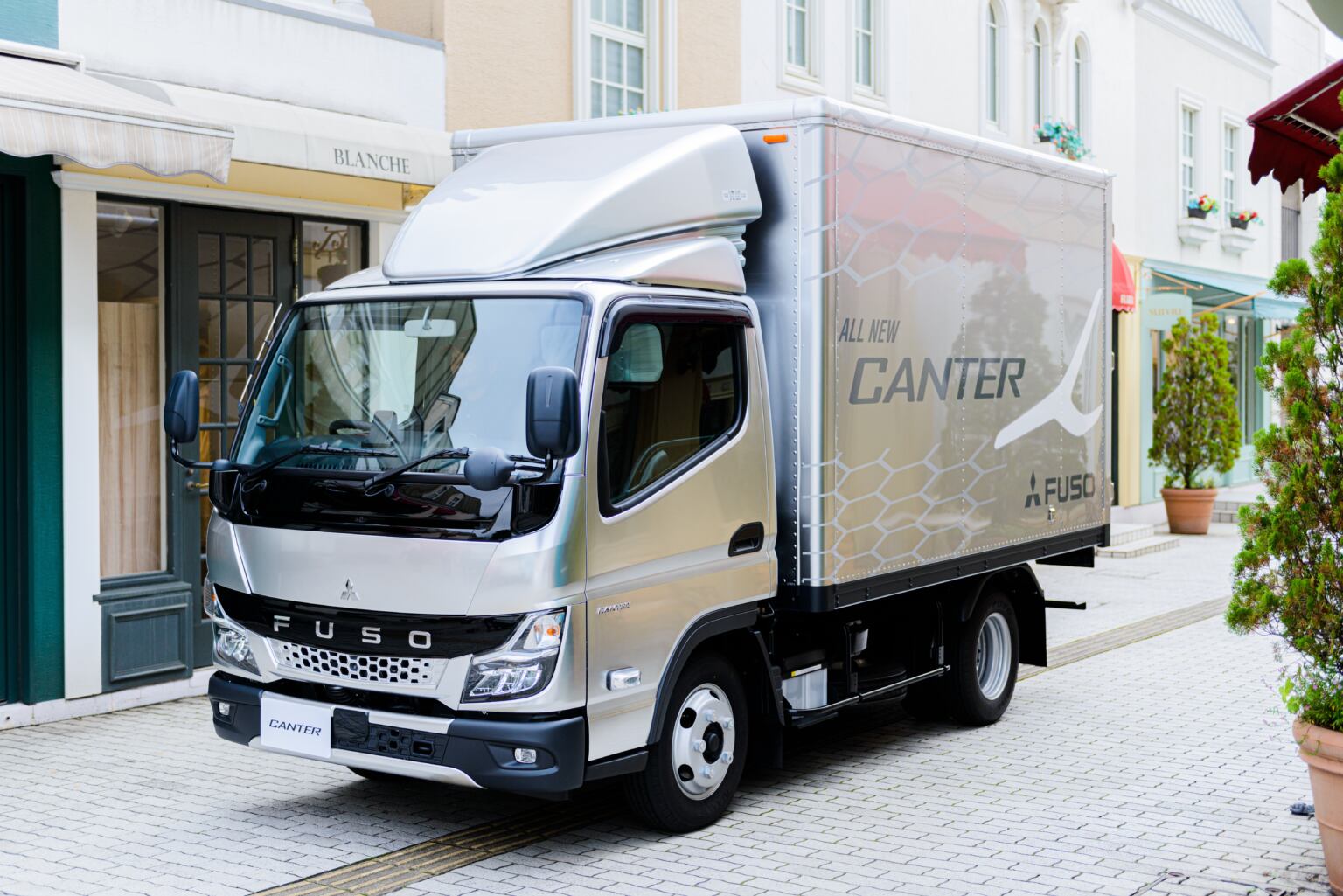 Mitsubishi fuso canter фургон