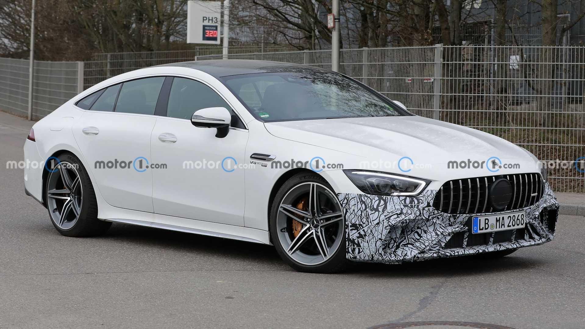 Nuova Mercedes-AMG GT 63 S foto spia restyling