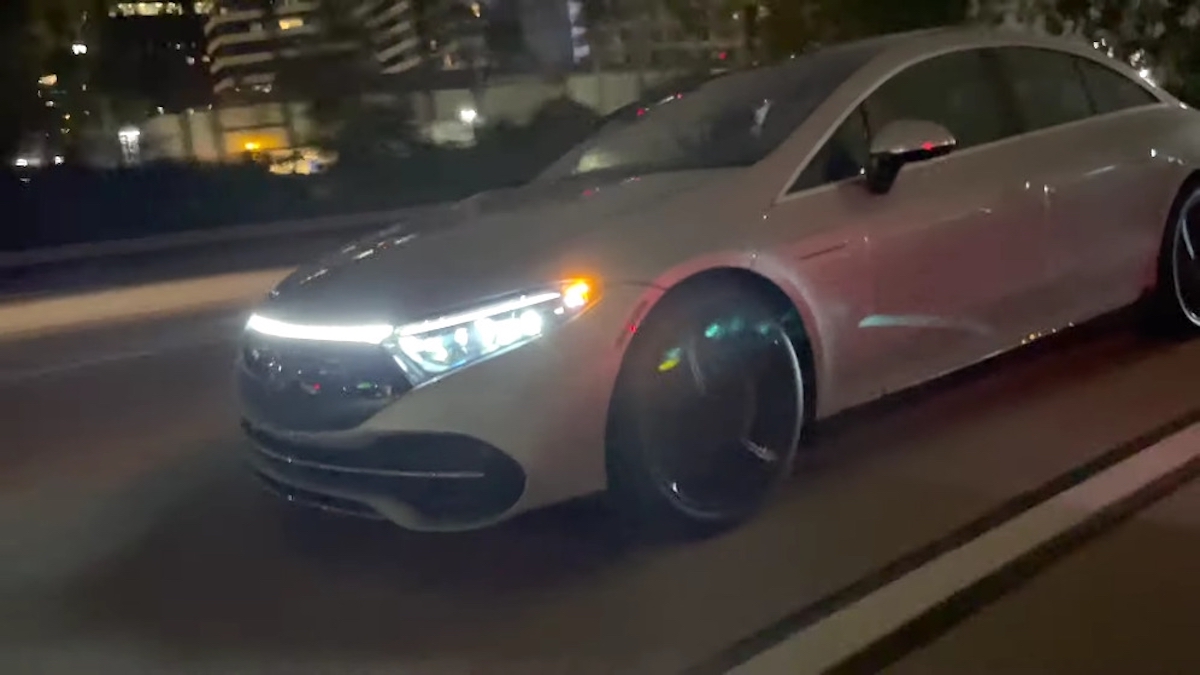 Nuova Mercedes EQS esemplare notte