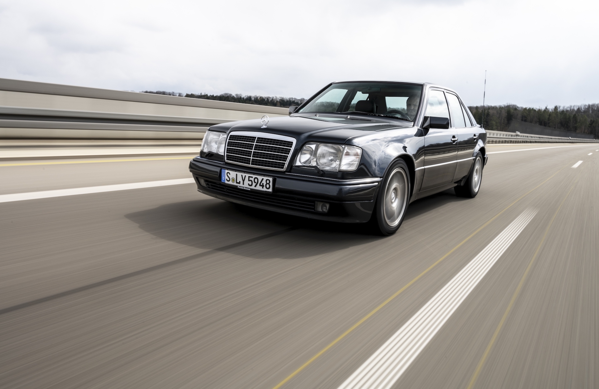 Mercedes-Benz 500 E 30 anni