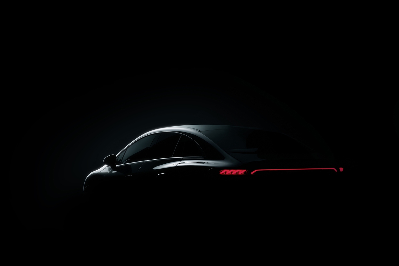 Mercedes EQE teaser ufficiale